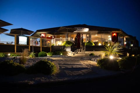 Property building, Restaurant/places to eat, Night
