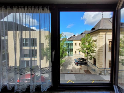 Day, Neighbourhood, City view, Street view