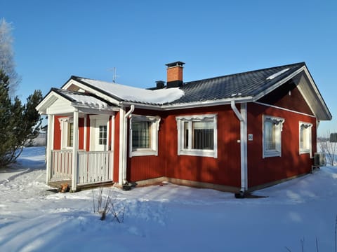 Property building, Facade/entrance, Day, Winter