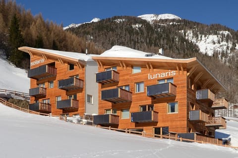 Facade/entrance, Winter