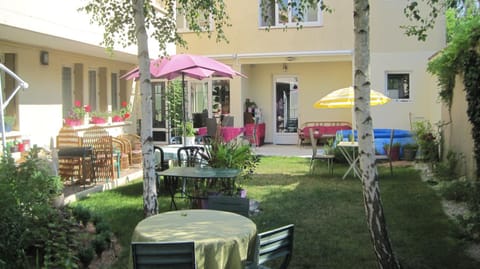 BBQ facilities, Garden, Dining area, Meals