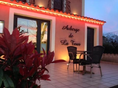 Property building, Restaurant/places to eat, Facade/entrance, Street view