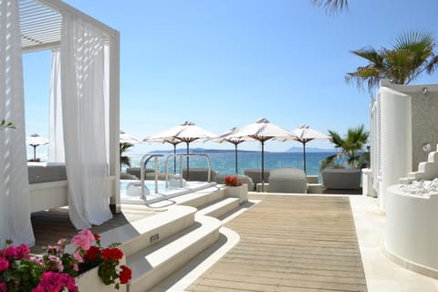 Patio, Spa and wellness centre/facilities
