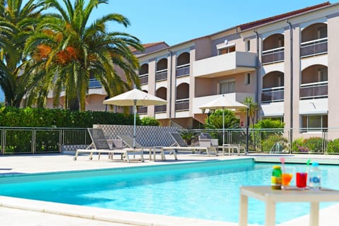 Property building, Facade/entrance, Swimming pool