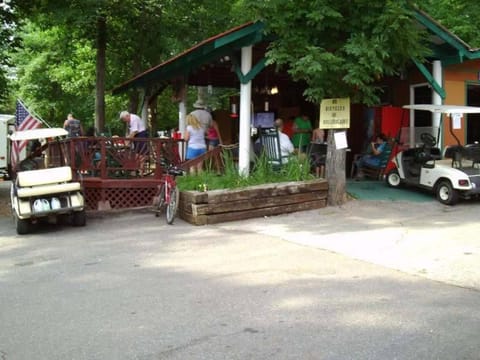 Ft. Wilderness RV Park and Campground Campground/
RV Resort in Qualla