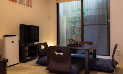 Garden, Living room