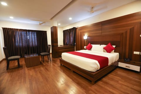 Photo of the whole room, Dining area, Bedroom