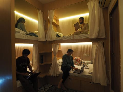 Bed, group of guests