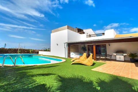 Property building, BBQ facilities, Garden, Balcony/Terrace, Swimming pool, Swimming pool
