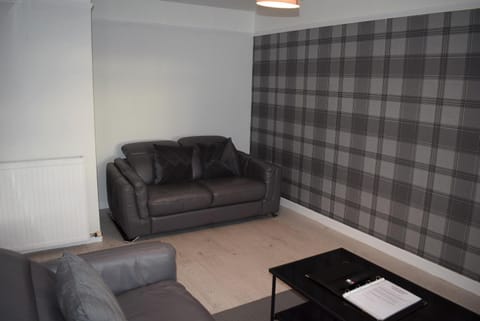 3 Bedroom-Kelpies Serviced Apartments Burns Apartment in Scotland