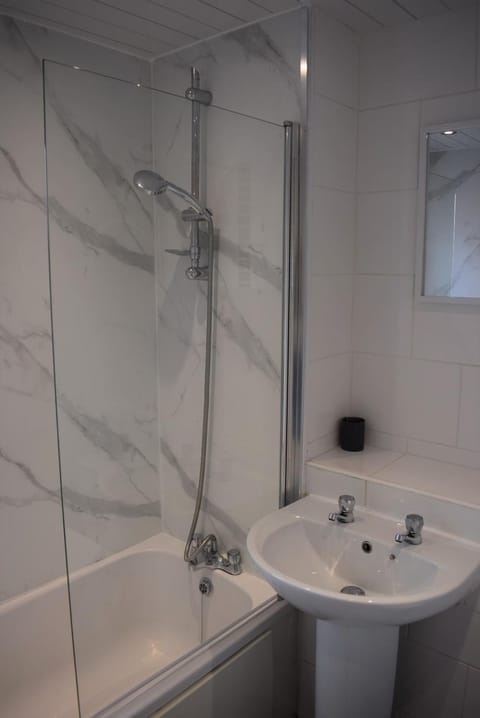 3 Bedroom-Kelpies Serviced Apartments Burns Apartment in Scotland