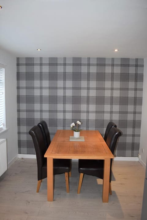 3 Bedroom-Kelpies Serviced Apartments Burns Apartment in Scotland