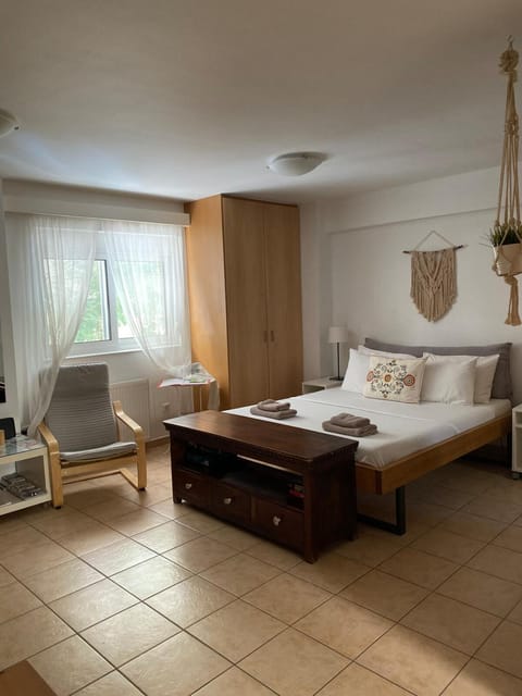 Bed, towels