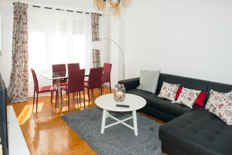 TV and multimedia, Living room, Dining area