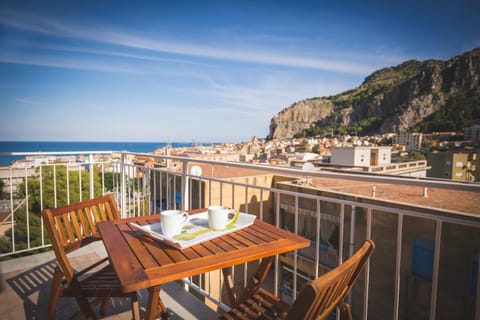 Beach, Autumn, On site, City view, Landmark view, Mountain view, Sea view, Street view, Sunrise