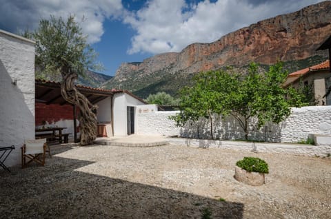 Colourfull Stone House House in Leonidio