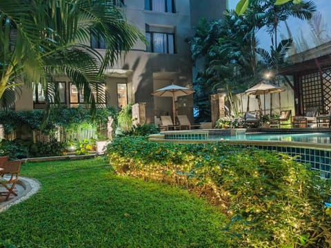 View (from property/room), Garden view, Swimming pool