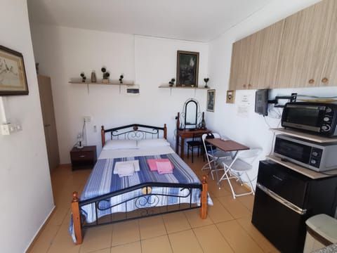 Bed, TV and multimedia, Photo of the whole room, Bedroom, minibar, toaster