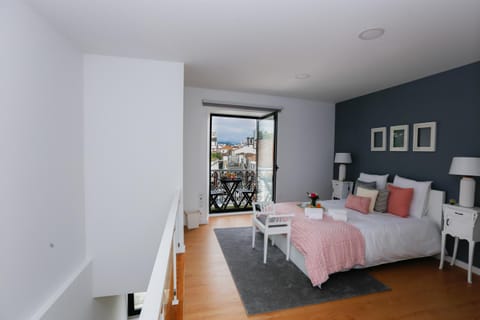 Coffee/tea facilities, Balcony/Terrace, Balcony/Terrace, Dining area, Bedroom, City view, Sea view, Street view