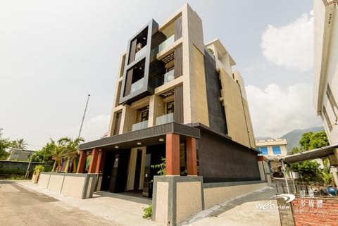 Property building, Facade/entrance