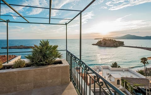 Patio, Nearby landmark, Day, Natural landscape, View (from property/room), Balcony/Terrace, Mountain view, Sea view, Sunrise, Sunset