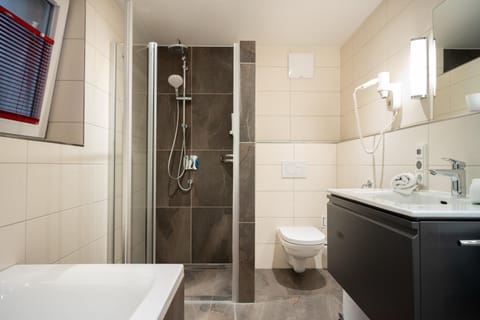 Shower, Toilet, Bathroom, Bath