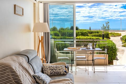 Patio, Balcony/Terrace, Living room, Seating area