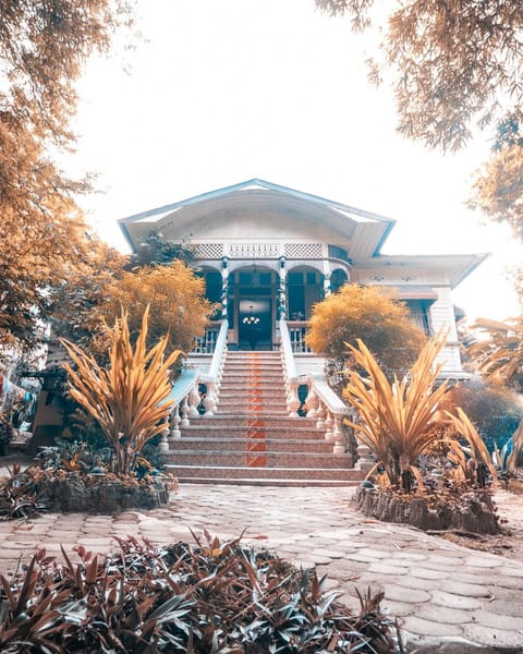 Facade/entrance, Garden