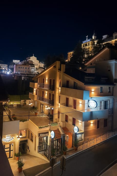 Property building, Facade/entrance