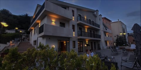 Facade/entrance, Balcony/Terrace