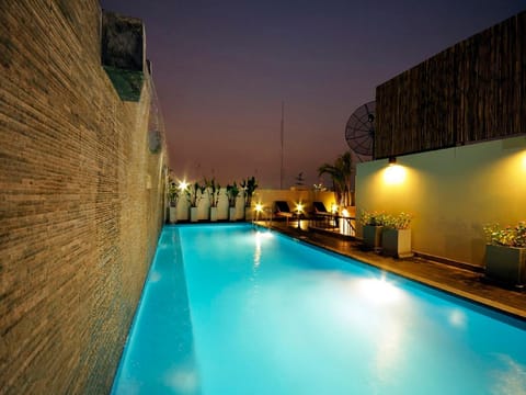 Swimming pool, Swimming pool