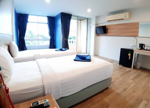 Kitchen or kitchenette, internet, minibar