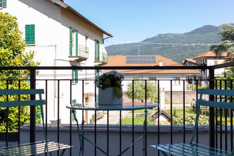 Balcony/Terrace, Mountain view