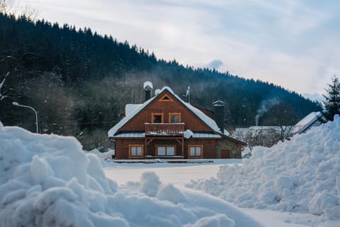 Property building, Spring, Natural landscape, Mountain view, Parking, pet friendly