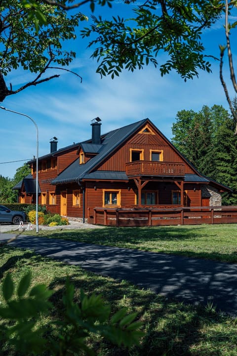 Property building, Spring, Natural landscape, Mountain view, Parking, pet friendly