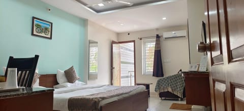 Bed, Balcony/Terrace, Seating area, Bedroom, air conditioner