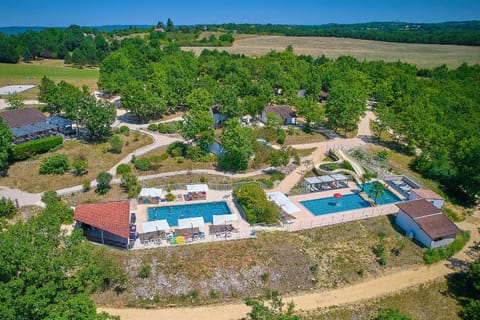 Property building, Restaurant/places to eat, Swimming pool