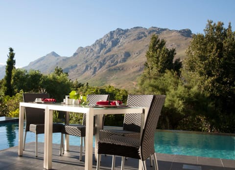 Balcony/Terrace, Mountain view, Pool view