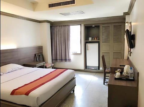 Seating area, Dining area, Bedroom