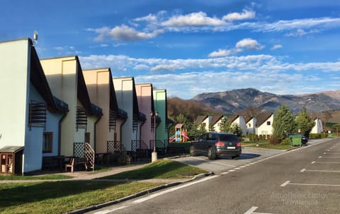 Property building, Neighbourhood, Parking