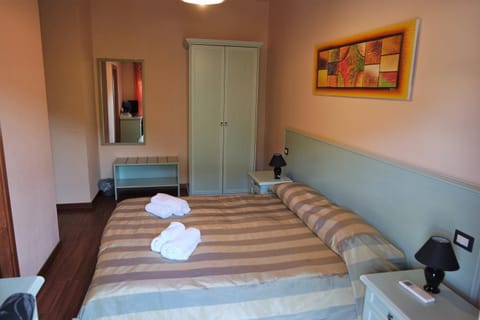 Bed, Photo of the whole room, towels