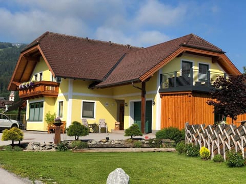 Property building, Garden, Balcony/Terrace