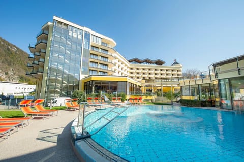 Facade/entrance, Swimming pool