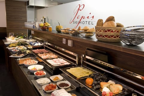 Food and drinks, Continental breakfast