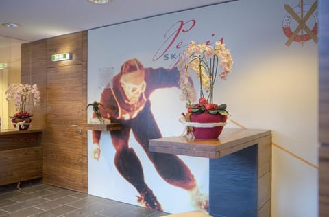 Lobby or reception, Decorative detail