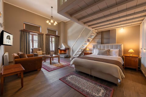 Bed, Living room, Seating area, flat iron