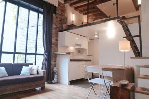 Kitchen or kitchenette, Living room
