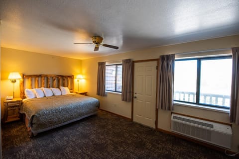 Super 8 by Wyndham Bridgeview of Mackinaw City Motel in Mackinaw City