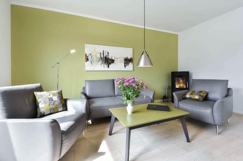 Living room, Seating area, fireplace
