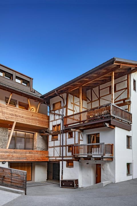 Property building, Facade/entrance, Day, View (from property/room), Balcony/Terrace